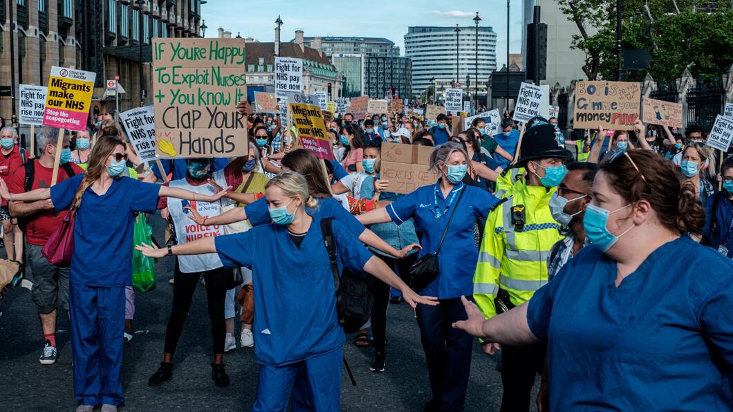 Verplegend personeel in demonstratie