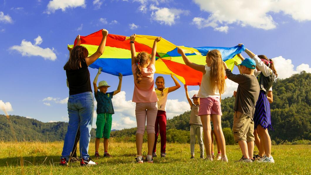 kinderen spelend