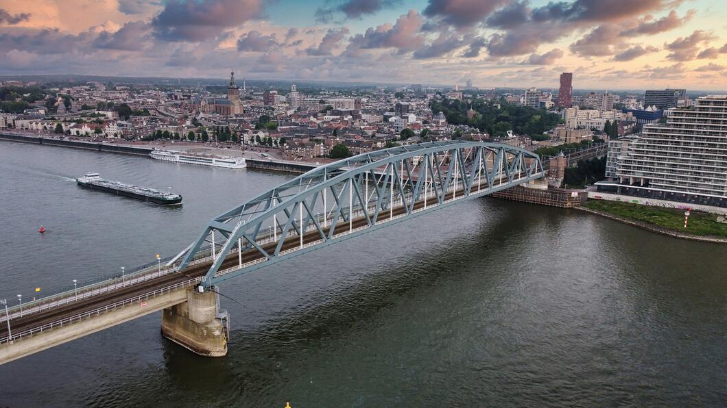 boot over waal door nijmegen