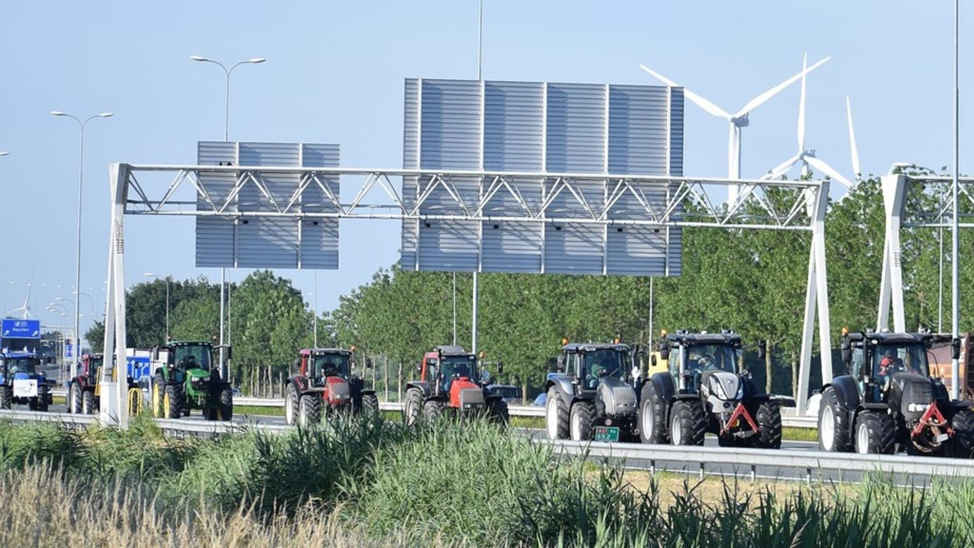 Tractoren op snelweg